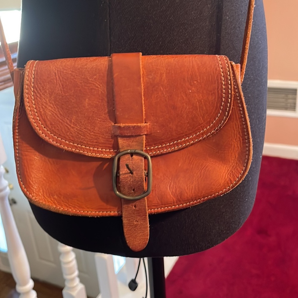 Classic Leather Crossbody Bag in Cognac